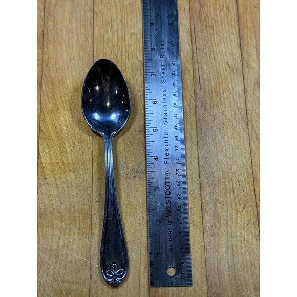 Reed & Barton Ribbon Crest Stainless Steel Flatware Set of 8 - Picture 5 of 9